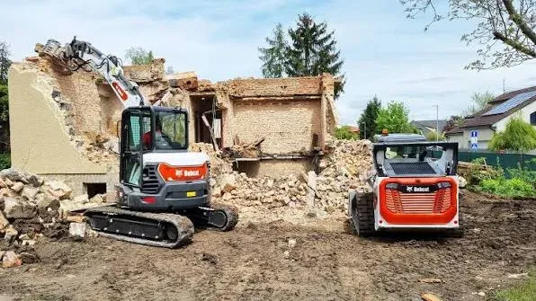 Demolice rodinného domu v Havířově